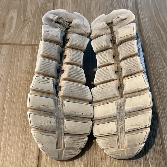 On CLOUD | Well-loved On Cloud Gym Shoes | Box Included | White | Size 7.5 - Picture 3 of 7